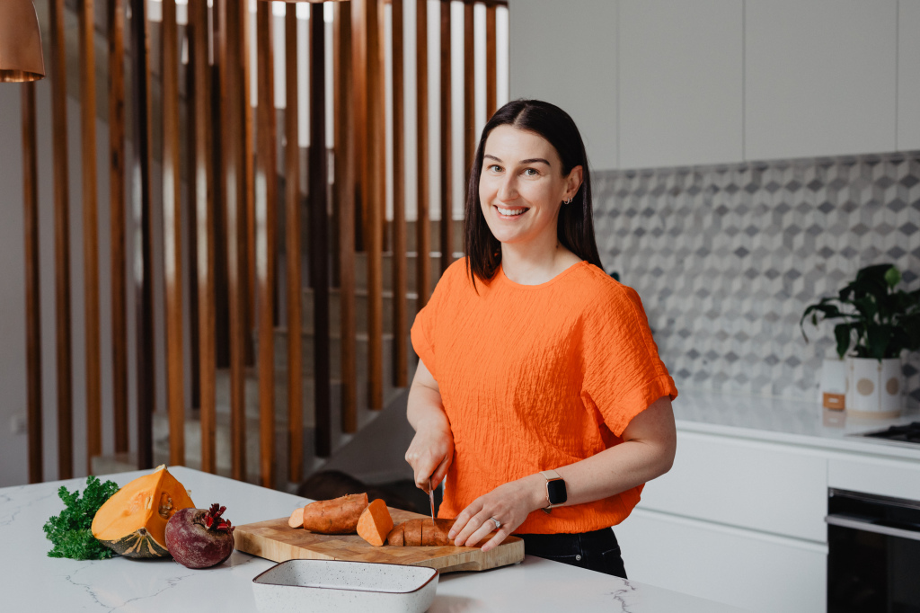 jade harman weight loss nutritionist in her kitchen
